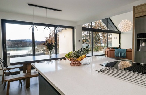 Windermere Cottage | KESSOCK, pet friendly, with a garden in Bowness-On-Windermere