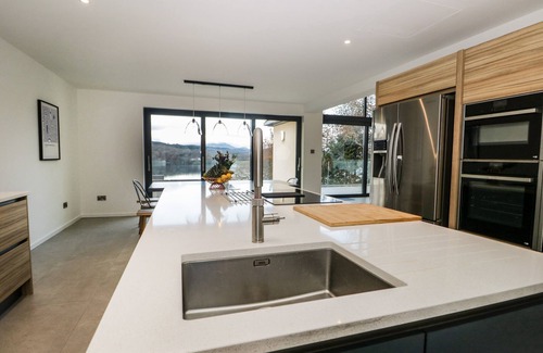 Windermere Cottage | KESSOCK, pet friendly, with a garden in Bowness-On-Windermere