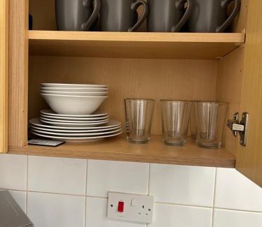 Kettering House | Kettering Service Accomodation 2BRH FreeParking Wifi Smart TV Tea & coffee