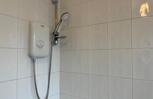 Kettering House | Kettering Service Accomodation 2BRH FreeParking Wifi Smart TV Tea & coffee