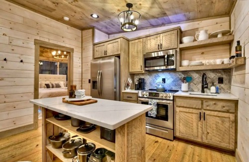 Blue Ridge Cabin | Keturah's Creek - Luxury Couples Tiny Cabin - 8 acres