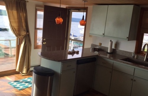 Penn Yan Cottage | Keuka Lake Waterfront Getaway - Finger Lakes/Wine County