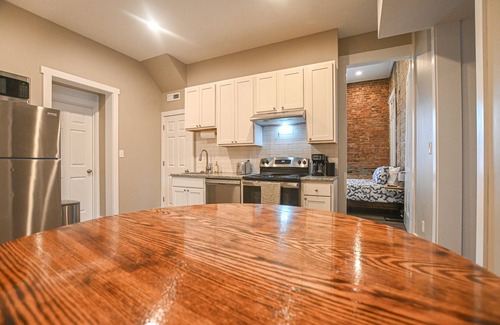 Butchertown Apartment | Key Club of Butchertown, close to all the Bourbon, restaurant's and shops