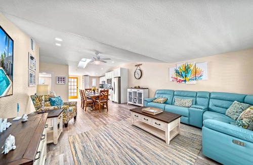Siesta Key House | Key Life Living l Private Heated Pool & 5 Minute Walk to Crescent Beach