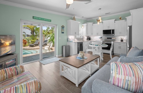 Holmes Beach House | Key Lime Cottage by Beach Boutique Rentals
