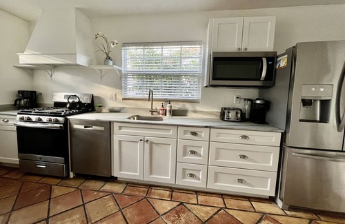 Parrot Cove House | KEY LIME COTTAGE WITH SWIMMING POOL located near Beaches and downtown.