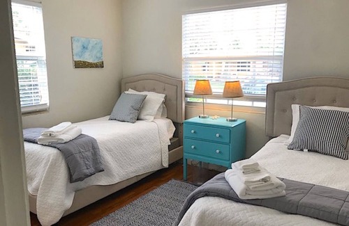 Parrot Cove House | KEY LIME COTTAGE WITH SWIMMING POOL located near Beaches and downtown.