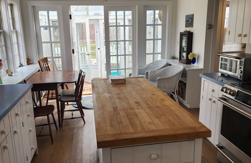 West Tisbury House | KEY TO BEST PRIVATE BEACH! nBeautiful 6-br home, sleeps 10 on Tisbury Great Pond