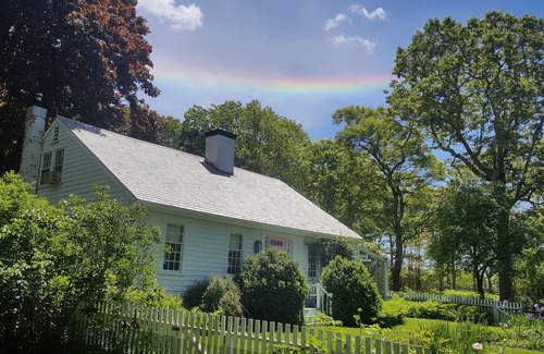 West Tisbury House | KEY TO BEST PRIVATE BEACH! nBeautiful 6-br home, sleeps 10 on Tisbury Great Pond