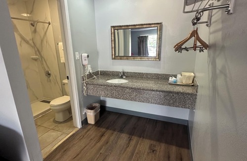 Clanton Hotel | Key West Inn - Clanton