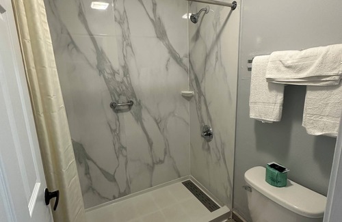 Clanton Hotel | Key West Inn - Clanton
