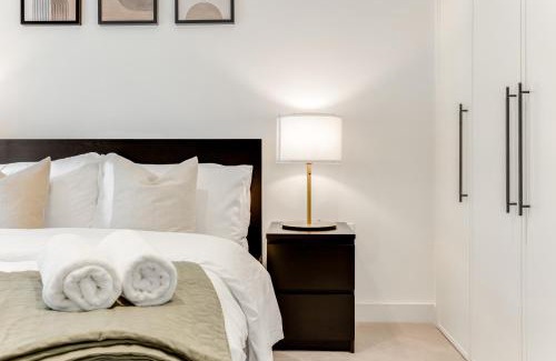 Docklands Apartment | Khayat Homes - The Flying Duck