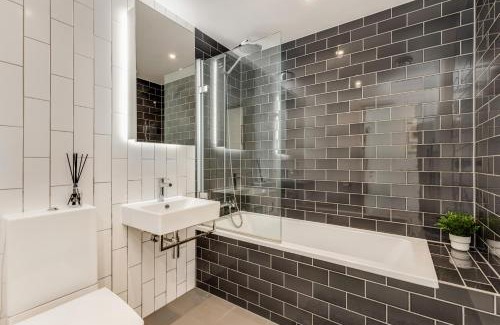Docklands Apartment | Khayat Homes - The Flying Duck