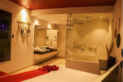 Leon Hotel | KHotel
