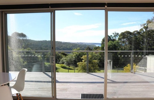 Merimbula House | Kibanda on Lakeview - Fully fenced pet friendly