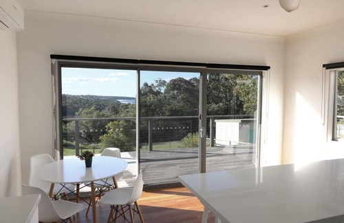 Merimbula House | Kibanda on Lakeview - Fully fenced pet friendly