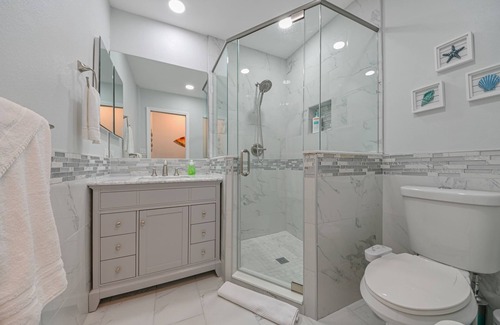 Largo Apartment | Kick back and relax in this calm, stylish space