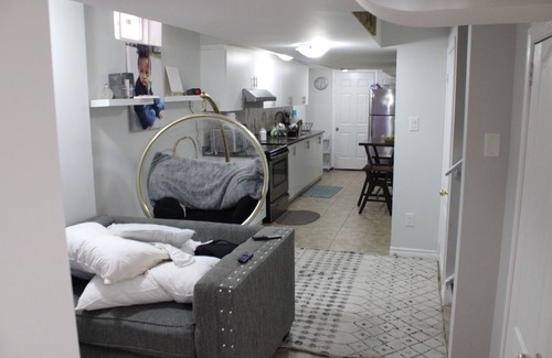 Brampton Apartment | Kick-Back Relax Comfort Zone