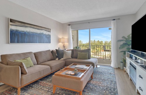 Edgewood Condo | Kick Back with a Dockside Escape, Sunset Views, River Breezes, or Explore nearby Downtown.
