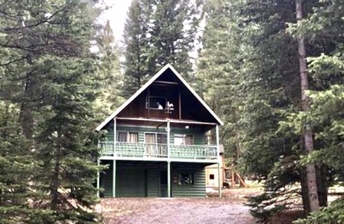 Island Park Cabin | Kid friendly - Rustic Charm - 23 miles to YNP