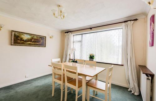 Kidlington House | Kidlington 3 BR House with parking & large garden