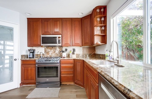 Poway House | Kids Paradise Cribs/POOL/SPA/PLAYSET/TOYS/BBQ