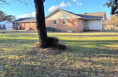 Fayetteville House | Kids/Pets friendly 3BR 1.5BT Fenced Purified Water.