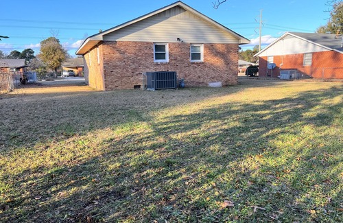 Fayetteville House | Kids/Pets friendly 3BR 1.5BT Fenced Purified Water.