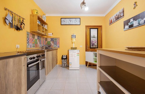 Guisguey Apartment | Kikiki Loft Veranda with Sea View, Pool, Garden & Wi-Fi