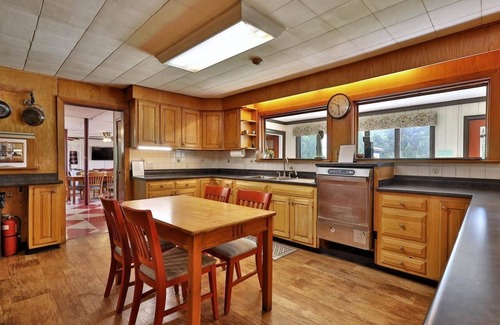 Pittsfield House | Killington area entire Inn to yourself! 14bd/15bth