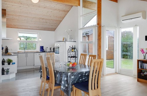 Bønnerup Strand House | "Kimi" - 800m from the sea by Interhome