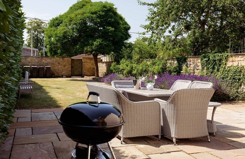 Bourton Cottage | Kimkeri, Bourton-on-the-Water - sleeps 6 guests in 3 bedrooms