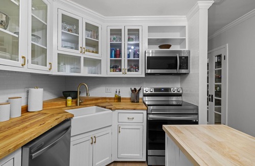 Kimmswick House | Kimmswick Porch Haven: Hot Tub, Cozy Fire Pit, & Fenced Yard!