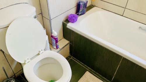 Greater Johannesburg Metropolitan Area Villa | Kincha Property 12 Edenpark Estate