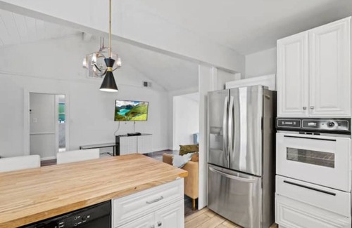 Sunland-Tujunga House | King 4BD 2BR W/Backyard Close To Everything in LA