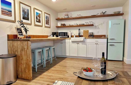 Bryson City Apartment | King Apt Suite w/Soaker Tub & Mountain Views
