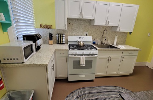 Galveston Apartment | King Bed 1/1 in heart of East End Historic District