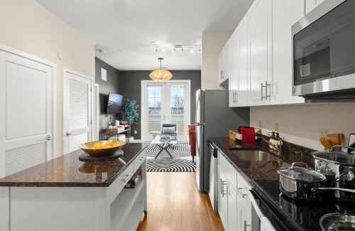 Old Town West Apartment | King Bed An Alluringly Cozy Suite Xcape