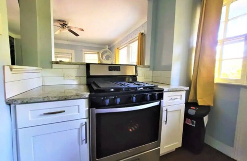 Decatur House | King bed and Queen Sofa bed/room TV Wifi