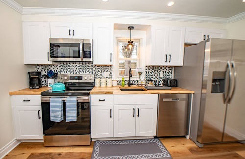 Cheektowaga House | KING BED- BRAND NEW FARMHOUSE II