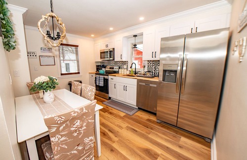 Cheektowaga House | KING BED- BRAND NEW FARMHOUSE II