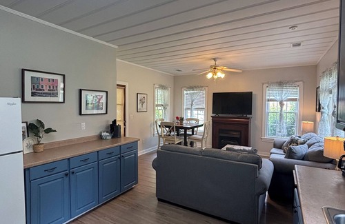 Hattiesburg House | KING BED! Cozy 2 Bedroom House Located in the Heart of Hattiesburg