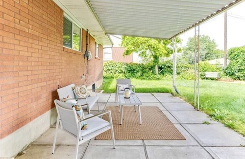 South Ogden House | King Bed | Cozy Living Room|Board Games