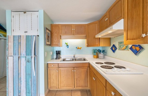 Cedar Key Condo | King Bed 🐬 Dolphin watching 🐬 Walkable to Downtown