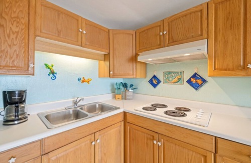 Cedar Key Condo | King Bed 🐬 Dolphin watching 🐬 Walkable to Downtown
