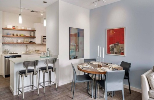 Cambridgeport Apartment | King Bed Event friendly MIT & HARVARD steps away