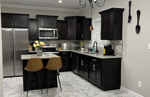 Clarksville House | KING BED~Family~Large Groups~Basketball~Private POOL~Jacuzzi tub~Game Room