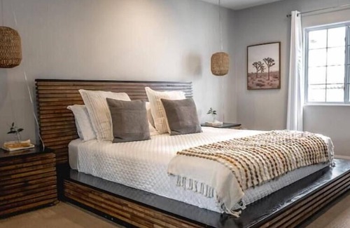 Logan Heights House | ⭐️King Bed⭐️FirePit⭐️Full Kitchen⭐️Patio ⭐️W/D⭐️BBQ