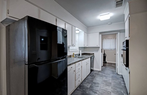Flowood House | *King Bed* Fisherman Getaway Near the Reservoir