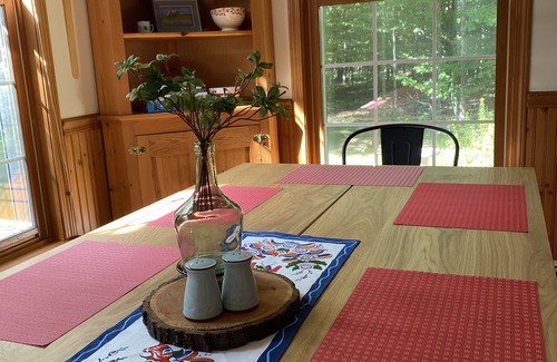 Sister Bay House | King bed, fully stocked kitchen, 2.5 acres of secluded beauty
